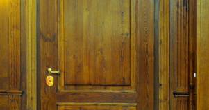 Portone classico 2 bugne 3 in legno su misura